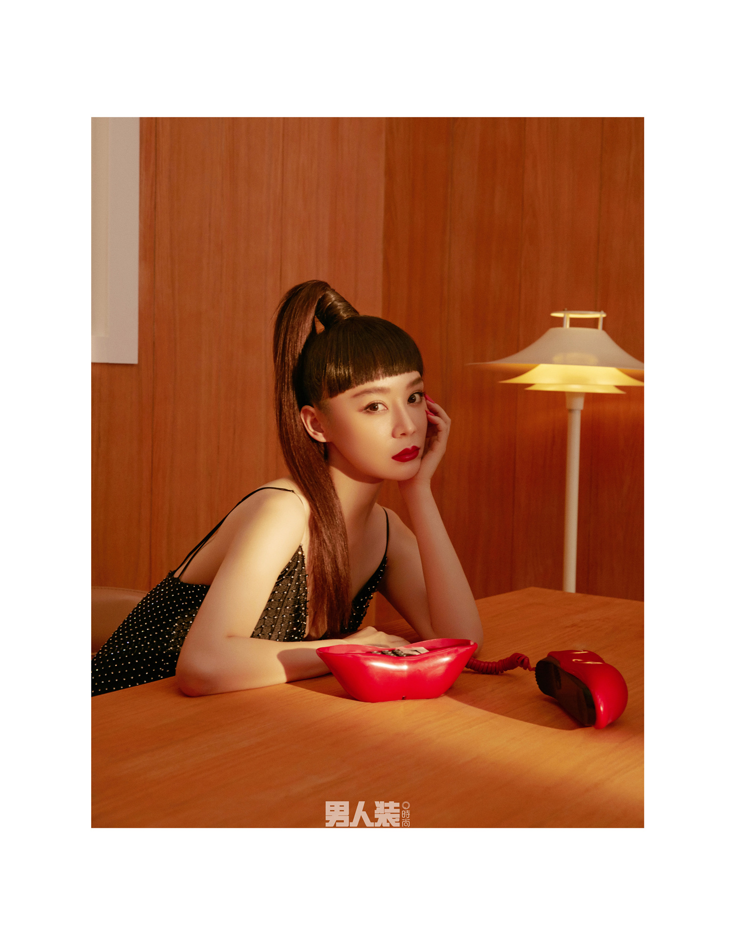 袁姗姗登《男人装》十月刊封面,高马尾诠释运动与性感