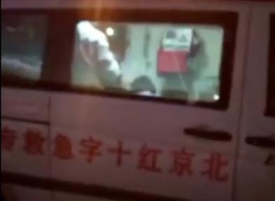 严重贫血、缺钾缺钠、长期低烧导致晕倒,王嘉尔真的太拼了!