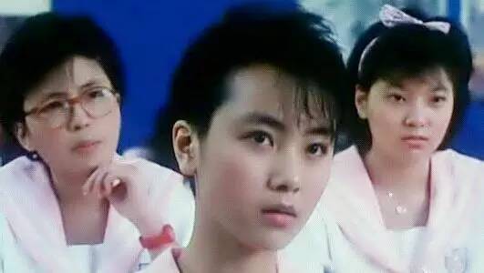 等喜剧片,凭借"开心鬼"系列电影被人熟知~~15岁的袁洁莹被香港娱乐圈