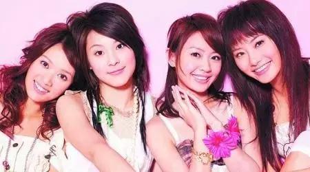 过去是"七朵花"的团长,2004年七朵花正式成立,由赵小侨,陈乔恩,屈昮洁