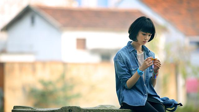 中,陈瑶挑战青春校园题材,饰演女一号玉面小飞龙郑薇,在陈孝正,林静