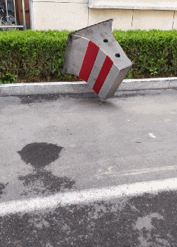 搞笑gif: 原谅我看着一幕,无耻的笑了!