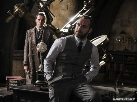 《神奇动物2》新剧照:邓校调教学生大战约翰尼德普