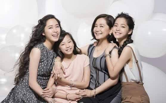 欧阳娜娜妈妈近照罕见曝光曾是台湾一代玉女怀孕七次惹争议