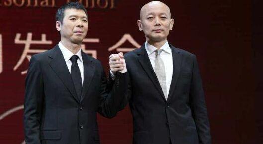 成功的男人背后一定有个了不起的女人,而冯小刚背后站着四个男人