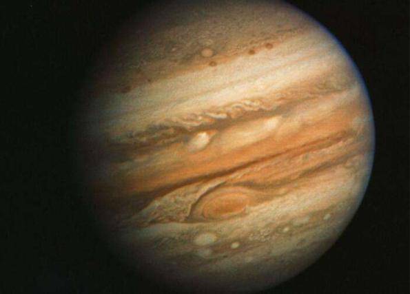 如果宇航员踩在木星表面会发生什么？