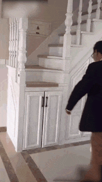 搞笑gif:就当没看见不就行了吗