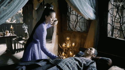 《醉玲珑》因剧情发展迅速受到喜欢,无奈造型雷人,演员头顶长出奇葩