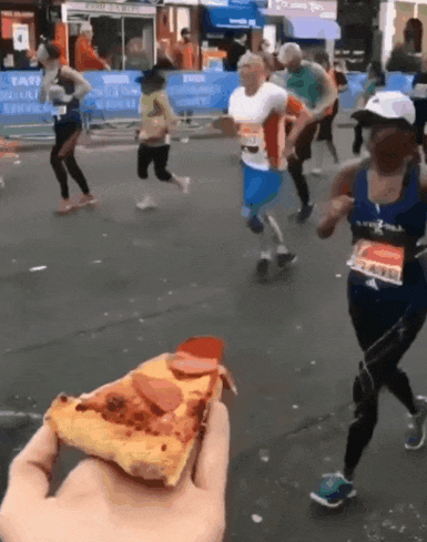 搞笑gif: 国内的破娃娃机你学学人家外国!