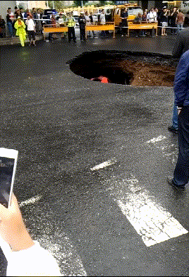 搞笑gif:外国小哥弹跳力惊人, 厉害了!