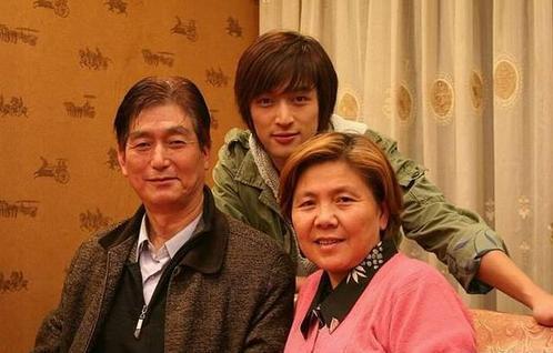 起底娱乐圈孝子罗志祥和妈妈亲吻胡歌因妈妈和杨幂分开