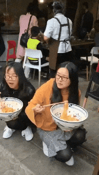 大哥,这下在姑娘面前丢人了吧