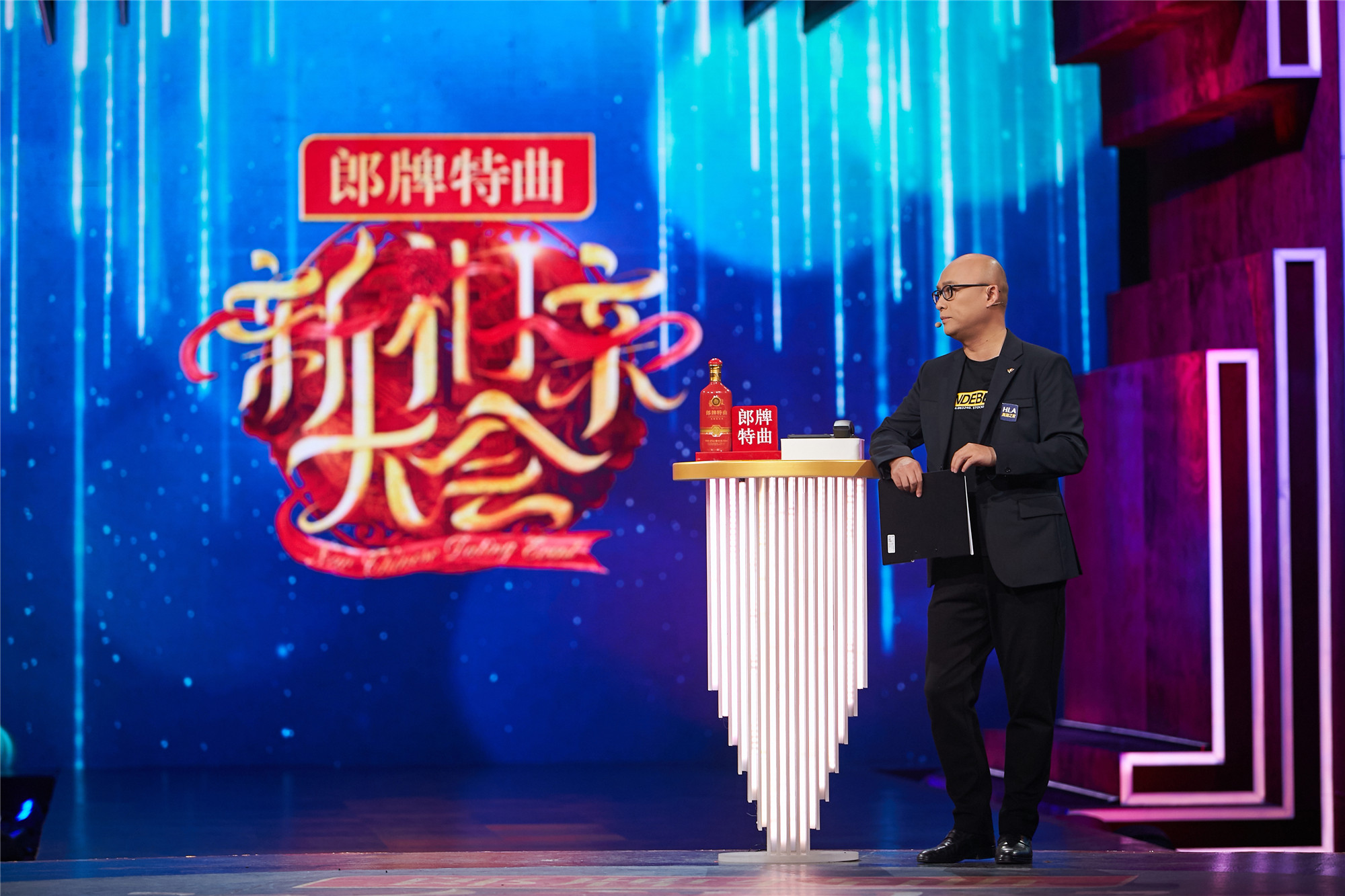 《新相亲大会》男嘉宾表白女编导被拒孟非搞笑救场被赞"主持教科书"