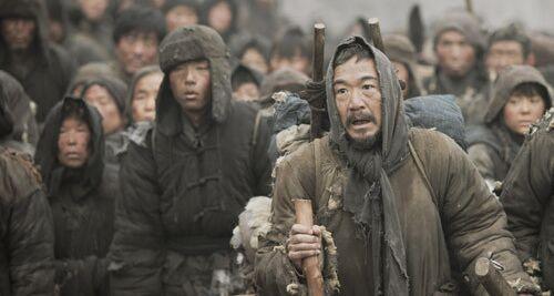 成功的男人背后一定有个了不起的女人,而冯小刚背后站着四个男人