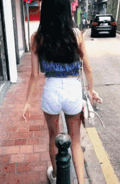 搞笑gif:单身久了,看谁都是一副少女般的模样