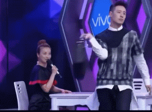 墨镜卡掉,唱歌忘词.潘玮柏才是真正的