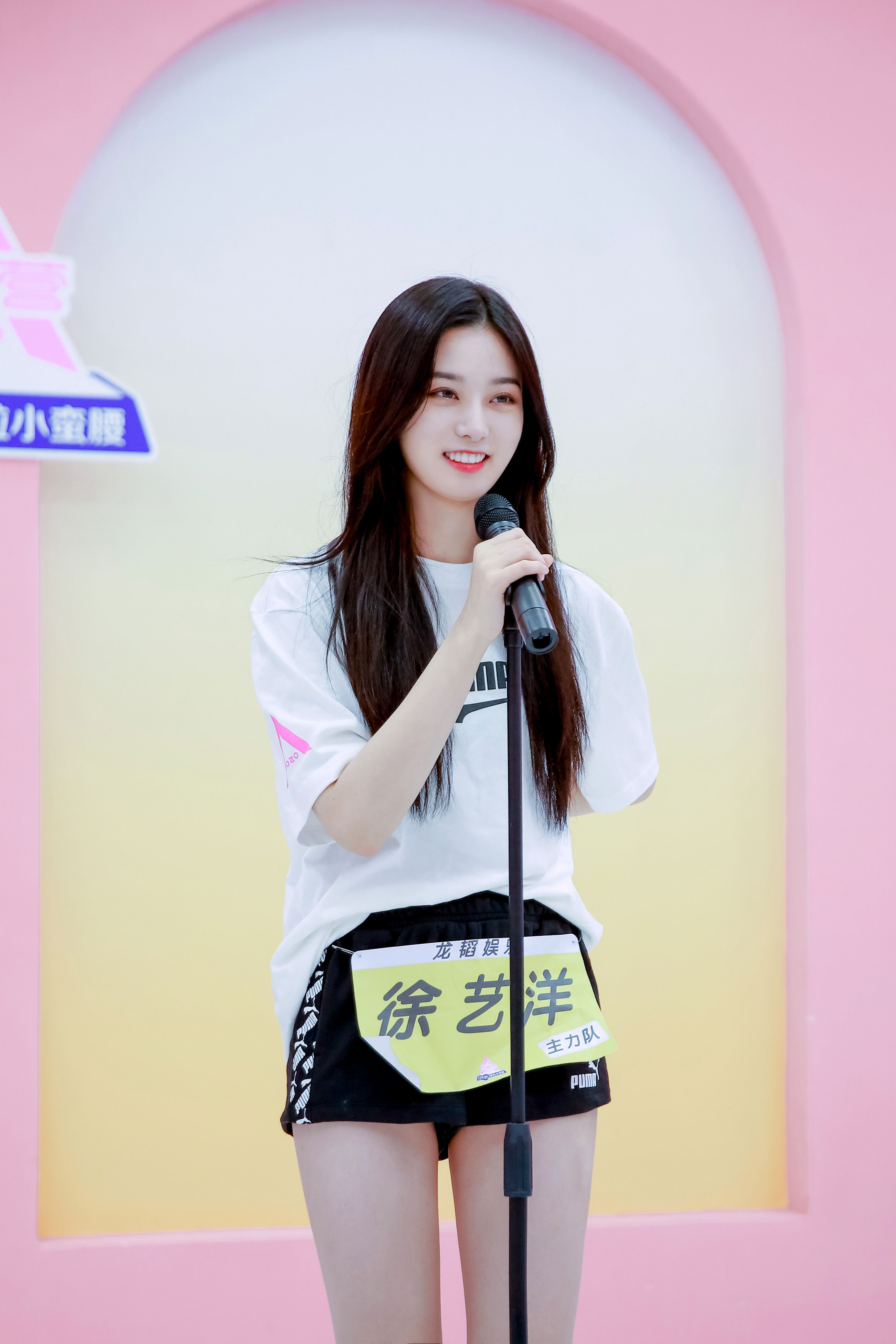 《创造营2020》街头快闪惊喜路演 徐艺洋演唱《夏天的