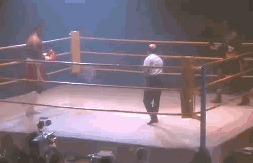 大哥,你俩是来搞笑的吧,裁判你是干什么的呀?