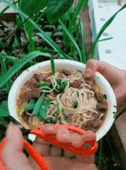 搞笑gif趣图: 还有是十几天你们就会看到这样的场景了