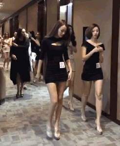 搞笑gif笑话:昨天看见表哥和一个女的在约会