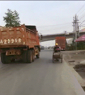 搞笑gif趣图:妹子,很佩服你的操作,就问你手痛不痛?