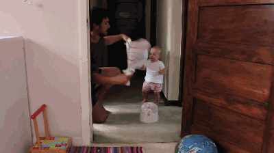 让熊孩子干家务▼