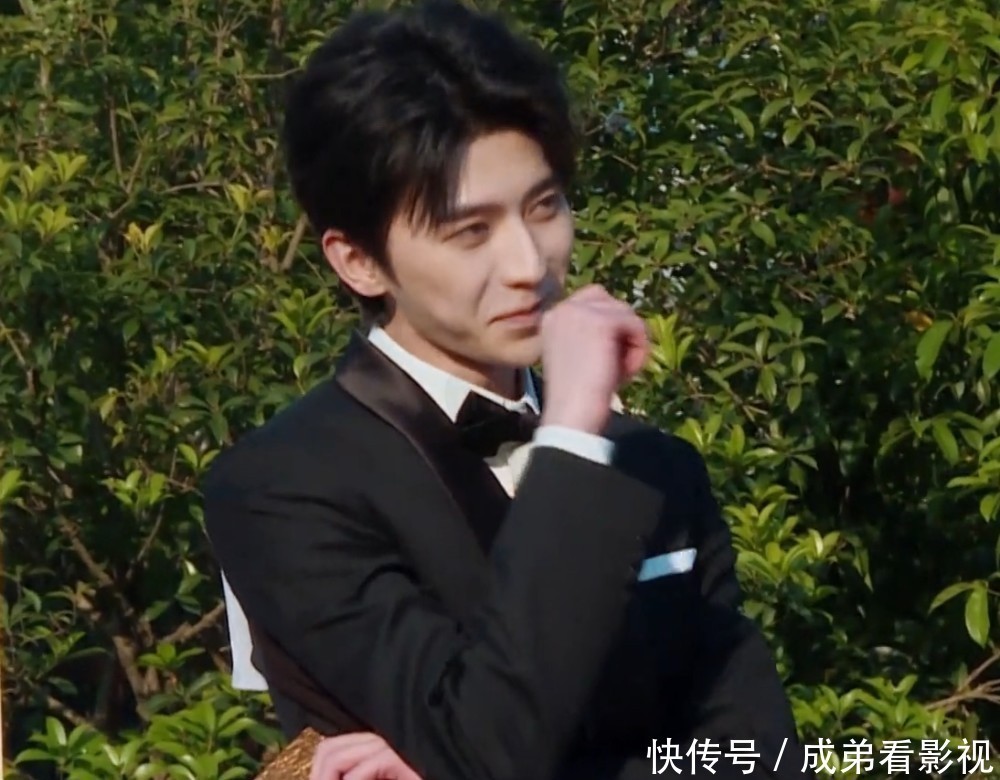 奔跑吧:蔡徐坤带baby出风头,李晨和郑恺看不下去,太没
