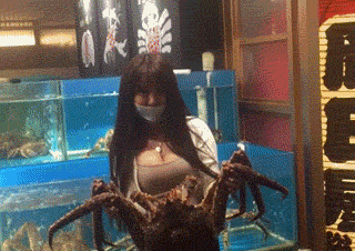 搞笑gif趣图:妹子,穿这么高的跟劈叉很危险啊