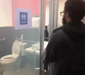 这样高端大气上档次的厕所,毁了你的所有遐想.