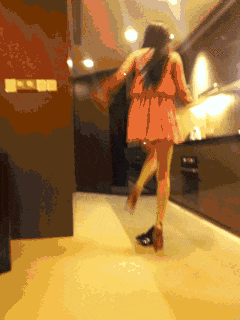 马上就要见到男神了,先换个高跟鞋!