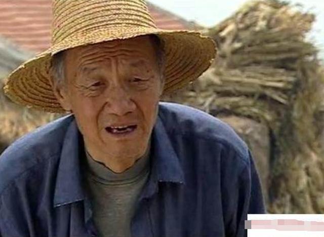 《暖春》爷孙再聚首,小花齐如意亭亭玉立,92岁爷爷坐轮椅