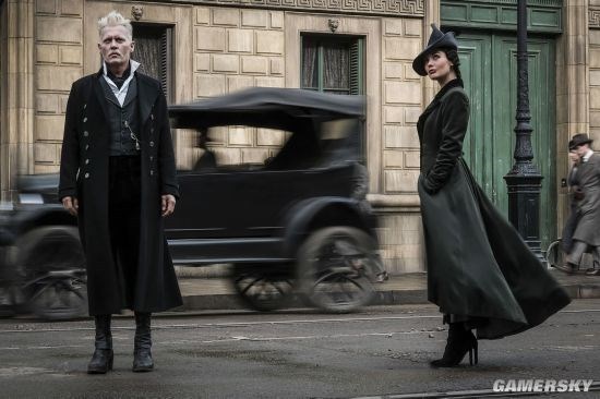 《神奇动物2》新剧照:邓校调教学生大战约翰尼德普