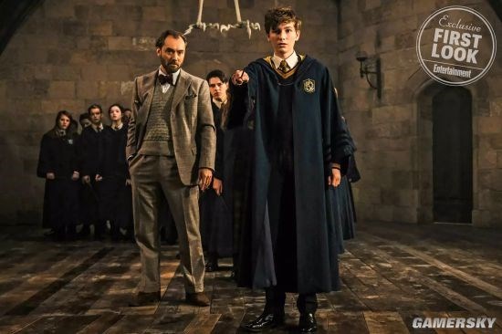 《神奇动物2》新剧照:邓校调教学生大战约翰尼德普