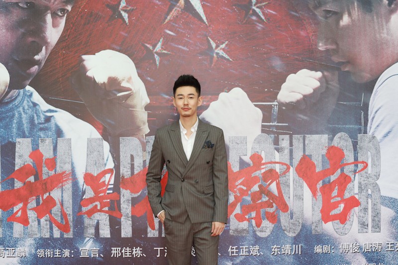 《我是检察官》在贵州贵阳举办首映礼,卓尔文化旗下青年演员宣言一身