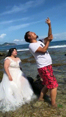 搞笑gif:老公,当年追你的女生那么多,你为什么选择了我?