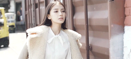 赵丽颖取代angelababy代言德芙,baby不满发图羞辱