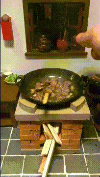 gif搞笑趣图:渴望自由啊!是不是不让你下楼,还是家里没人!