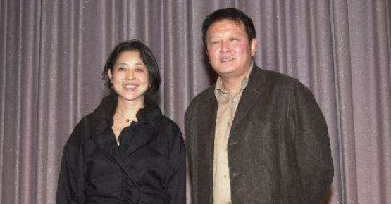 60岁倪萍近照,隐瞒了14年的现任老公原来是我们熟悉的