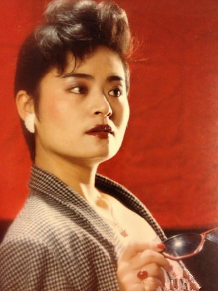 九十年代家喻户晓的女明星,遭遇家暴沦为保姆,今60岁仍拼命赚钱养家