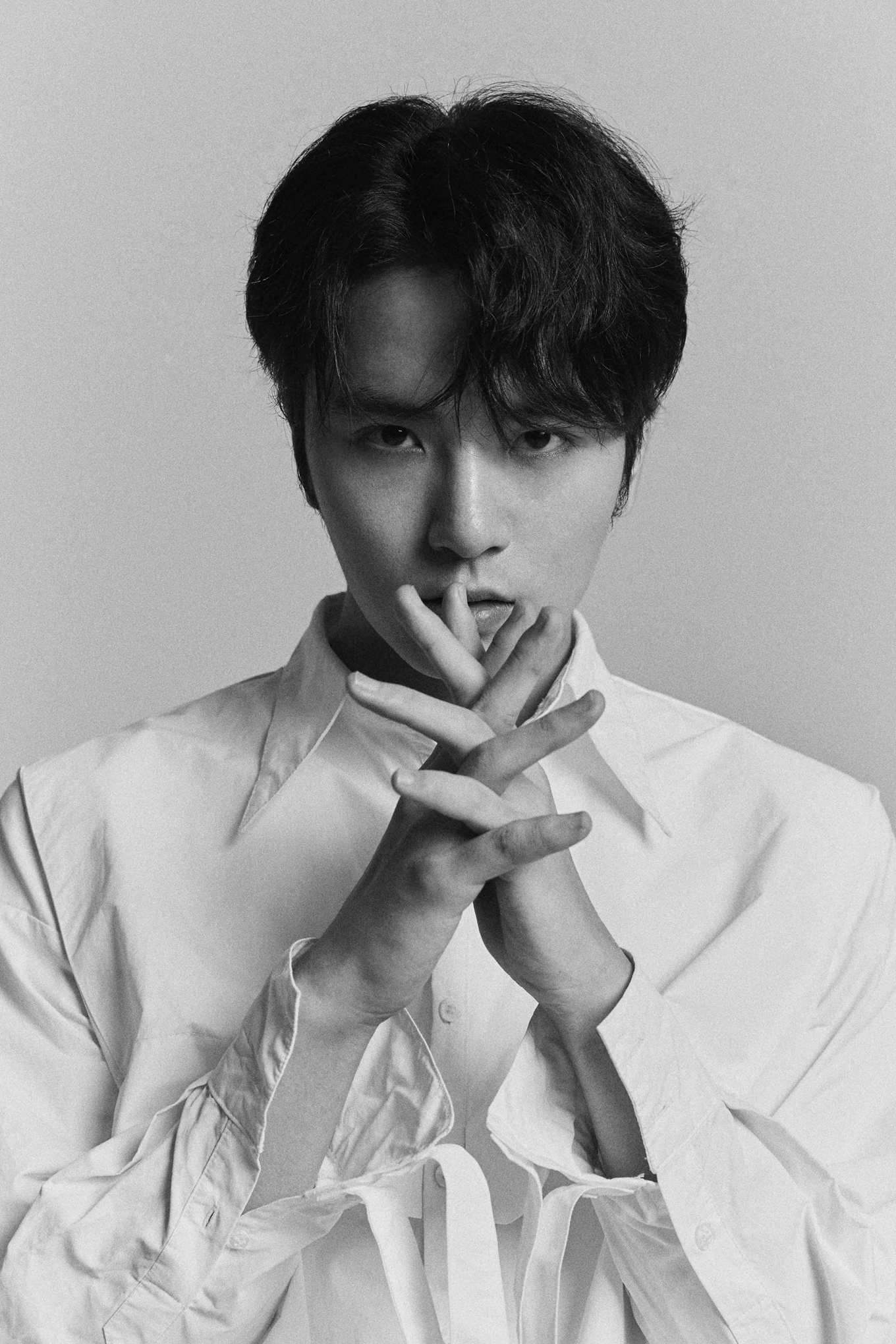 吴希泽白衬衣大片曝光 黑白色调全面开撩 -- 眼界，放眼世界
