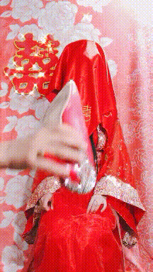 搞笑gif: 本想在校园里浪漫地求个婚, 谁知被阿姨无情