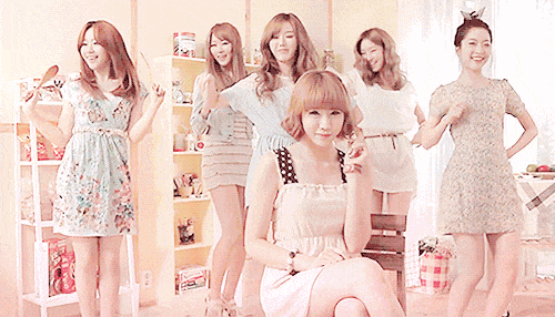 搞笑gif趣图:谁能告诉我,妹子这几个动作代表什么含义