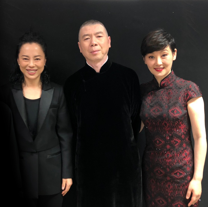 冯小刚徐帆春晚秀恩爱携手黄绮珊冯巩跨界唱京剧