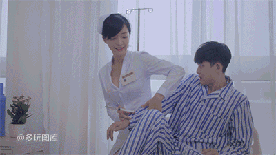 搞笑gif:妹子这衣服很是不错啊