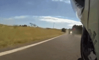 爆笑gif图不好意思第一次碰瓷有点紧张