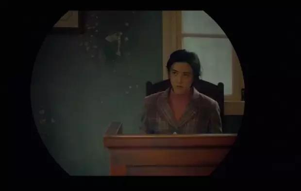 成功的男人背后一定有个了不起的女人,而冯小刚背后站着四个男人