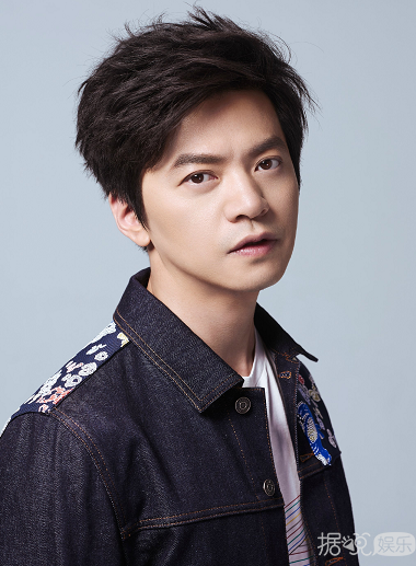 李健献唱《春风十里》主题曲 独特声线完美诠