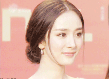 杨幂生日半个娱乐圈送祝福,迪丽热巴最诚恳感恩