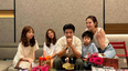 张晋51岁生日全家福曝光！蔡少芬22年陪伴告白，三子女长相成焦点