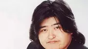 出道32年零绯闻，女儿27岁迷人，55岁的他病情加重白发斑斑